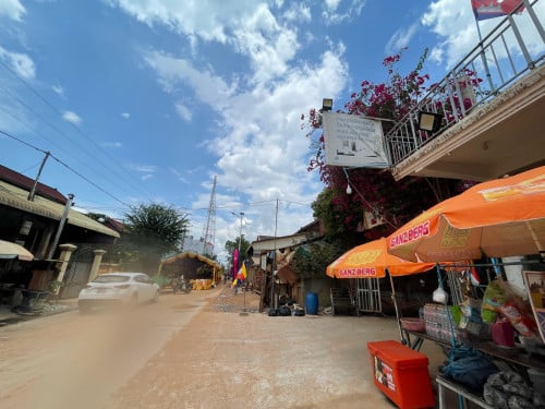 មានបន្ទប់ជួលគិតជាថ្ងៃ និងខែស្ថិតនៅទីរួមស្រុកស្ទោង