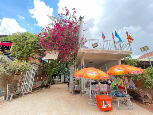 មានបន្ទប់ជួលគិតជាថ្ងៃ និងខែស្ថិតនៅទីរួមស្រុកស្ទោង