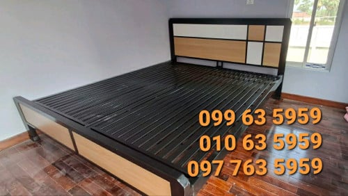 គ្រែក្បាលឈើ 1.8m x2.0m