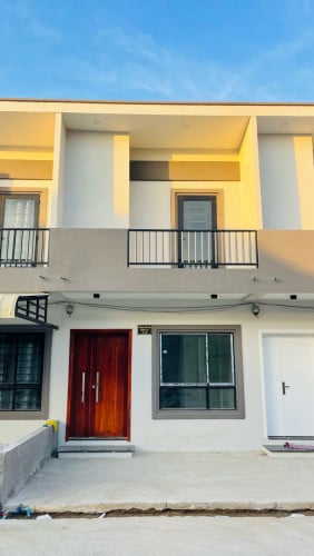 ផ្ទះមានវ៉េរ់ងដាធំ កក់5000បង់350ប្រចាំខែជា១ធនាគា