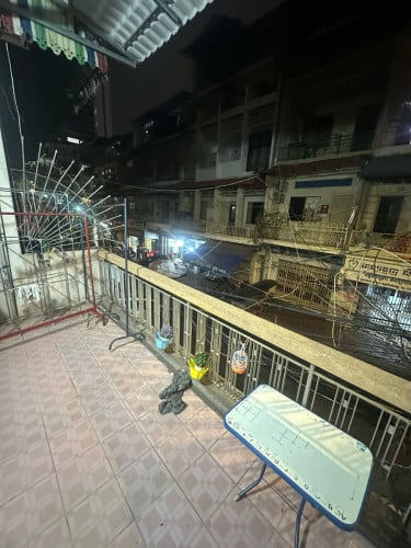 ផ្ទះជាន់ទី១ ម្តុំផ្សារឌុយមិច ជិតបាក់ទូក ជិតសាលាសង្កាត់មនោរម្យ