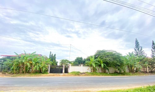 ដីជាប់មាត់ទន្លេលក់បន្ទាន់​ សង្កាត់សិត្បូ​ ក្រុងតាខ្មៅ