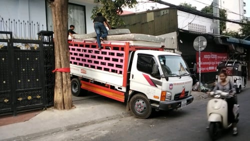 ឡានជួលដឹងអីវ៉ាន់