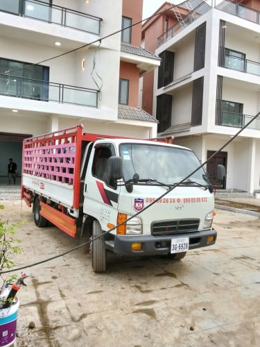 ឡានជួលដឹកអីវ៉ាន់