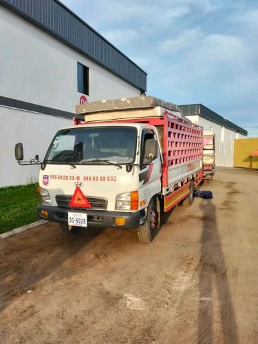 ឡានជួលដឹកអីវ៉ាន់