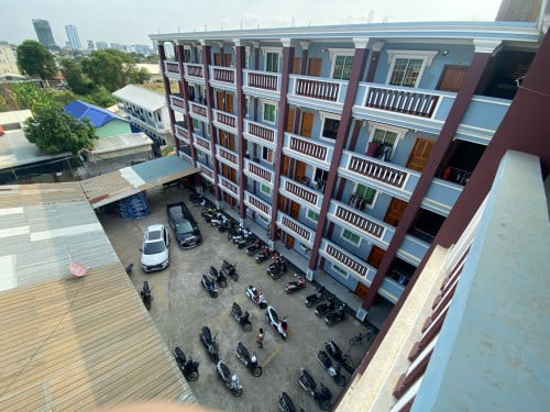 អាគារលក់ ទឹកថ្លា បុរី100ខ្នង