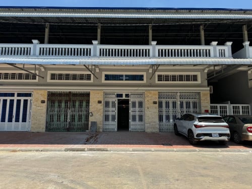 ផ្ទះល្វែង​​ E0​ សម្រាប់​ជួល​ (ផ្ទះថ្មី)