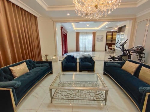 Queen A Villa For Rent in Borey Peng Houth NR1