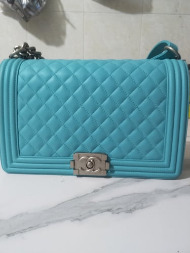 Selling CHANEL Women's BAG(original)