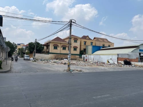 street 2004 corner land for sale