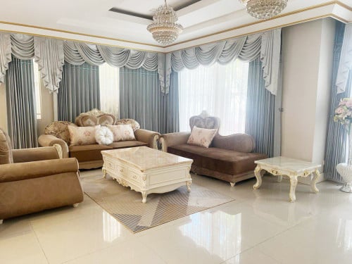 វីឡាឃ្វីនសម្រាប់លក់ នៅក្នុងបុរីប៉េងហួតបឹងស្នោរ