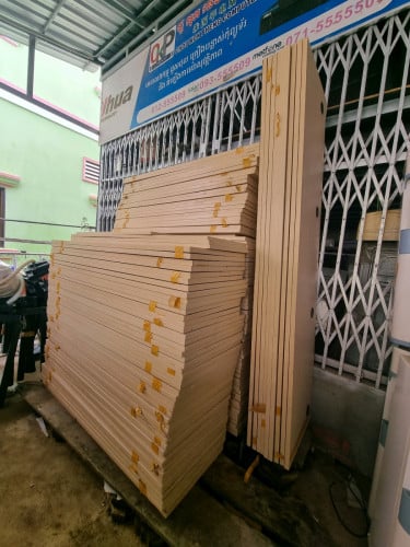 តុប្រជុំ 1mX1.5m  មាន10តុ នៅស្អាត 85%