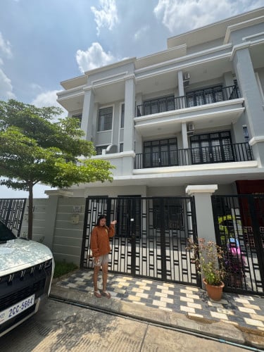 ផ្ទះបន្ទាប់កែងលក់តម្លៃល្អក្រោមទីផ្សារ 3 នាទីពីអុីអន3