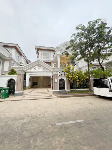 វីឡាព្រីនសម្រាប់ជួល នៅបុរីប៉េងហួតដឹស្តាមេរ៉ាហ្គាដិន (Borey PengHout The Star Mera Garden St.50m)