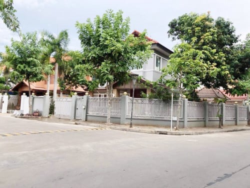 វីឡាទោលកែងសម្រាប់ជួល នៅក្នុងបុរីឧទ្យានទន្លេបាសាក់ ( In Borey Basac Gaden City )