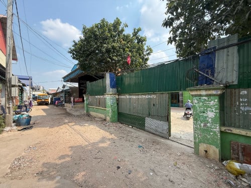 ផ្ទះ 2 ល្វែង ដីទំហំ 12 x30