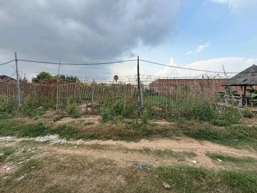 ដីលក់ចុះពីផ្លូវបេតុងភូមិព្រៃមូល40m