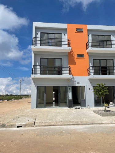 ផ្ទះកែងលើភ្នំបូកគោសម្រាប់លក់ (កំពុងជួលបាន១ខែ ៦៥០ ដុល្លា)