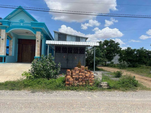 ដីឃ្លាំងសម្រាប់លក់ 4.5mx20m