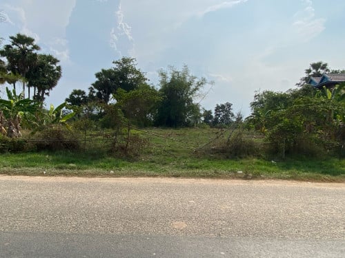 ដីលក់ជាប់ផ្លូវកៅស៊ូ នៅតាកែវ