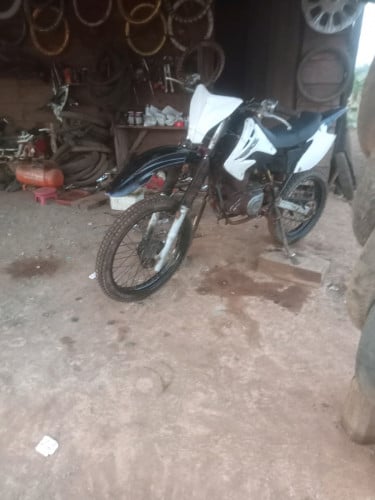 លក់តួម៉ូតូត្រៃ នឹង អាវXr250