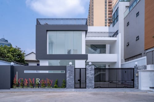 【日本語もOk】3 Bedroom Villa For Rent in Bassac Garden City.