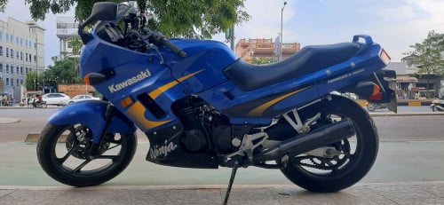 KAWASAKI Ninja 250cc សន្នុំពីឃ្លាំង