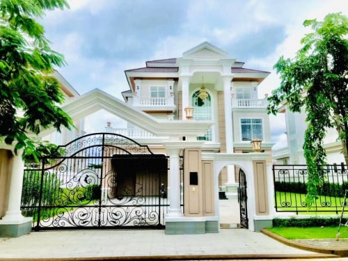 Queen Villa with 40m Land Depth for Sale – Borey Peng Huoth Boeung Snor