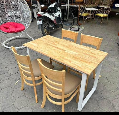 Table set with four chairs