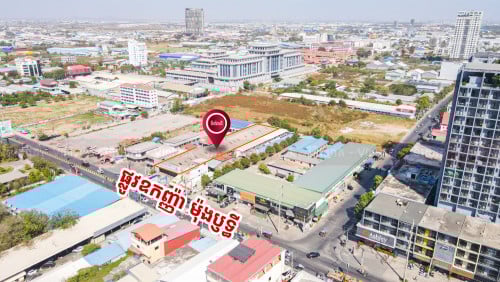 នៅលើផ្លូវម៉ុងរិទ្ធី សង្កាត់ភ្នំពេញថ្មី ខណ្ឌសែនសុខ