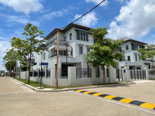Corner Villa Queen for rent in Borey Chip Mong Landmark 60m