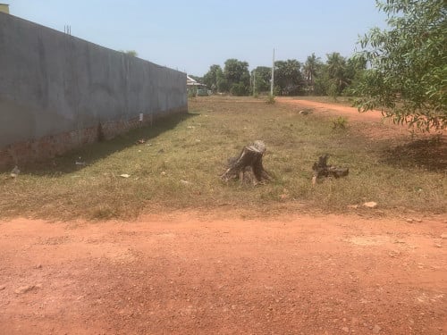 ដីកែងលក់បន្ទាន់