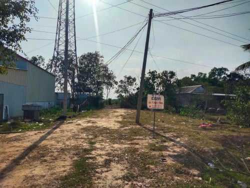 ដីលក់និងជួលទីតាំងដីល្អ ជួលធ្វើជាឃ្លាំងក៏បាន ជាប់នឹងផ្លូវជាតិទំហំ 7.4x70m ប្លង់រឹង