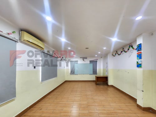 290m² Office space available for rent in Russian Market Area.