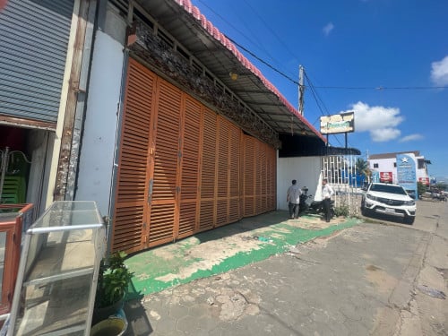 ឃ្លាំងលក់