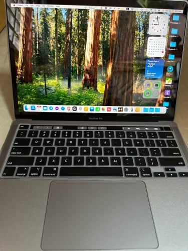 Macbook Pro, M1 (2020), RAM 8Gb, HD 256Gb, Battery health (91%), touch bar, black.