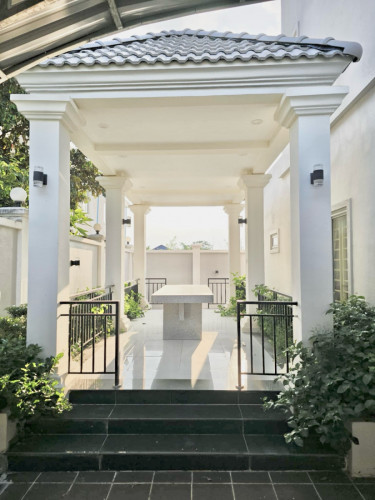 ផ្ទះវីឡាថ្មីជួល