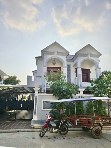 ផ្ទះវីឡាថ្មីជួល