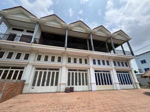 ទីរួមខេត្តកំពង់ចាម ផ្ទះសង់ហើយ មានប្លង់ ផ្ទះថ្មី តម្លៃក្រោមទីផ្សា