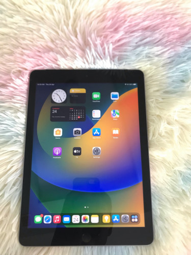iPad 10th WiFi 256G Starlight LL 98% price $310.00 in Phsar iPad 10th WiFi 256G Starlight LL 98% price $310.00 in Phsar