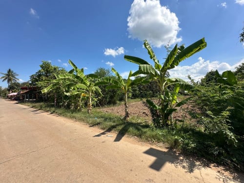 ដីជាប់ទន្លេរលក់បន្ទាន់  27m x 110m