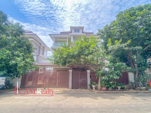 ផ្ទះវីឡាឃ្វីនសម្រាប់លក់ក្នុង បុរីប៉េងហួត បឹងស្នោរ | Peng Huoth Beoung Snor