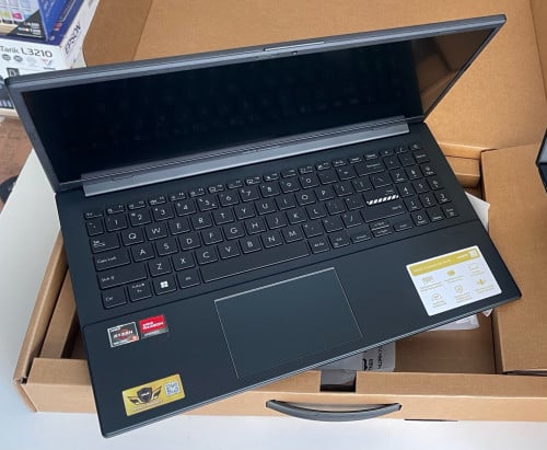 Asus VivoBook E1404FA Core™ Rezen5 7520U , 16GB, 512gb, 14”FHD