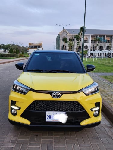 Toyota raize 023 ពណ៍ លឿងម្ចាស់អត់សូវជិះ  ទឹកថ្នាំនៅហ្ស៊ីនមួយជុំ