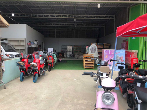 ឃ្លាំង​លក់