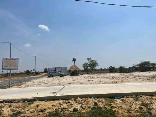 ដីជាប់ផ្លូវកែងនៅលេីផ្លូវបេតុង