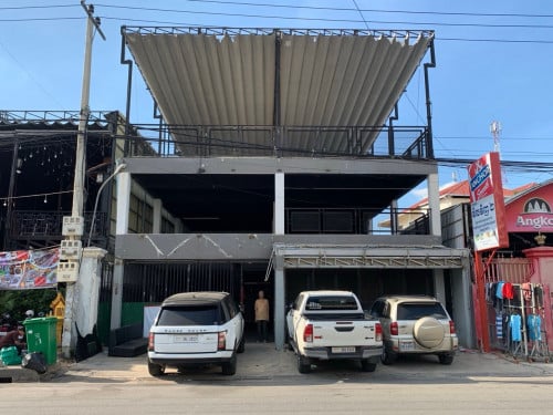 អាគារជួល សំរាប់បើកអាជីវកម្ម នៅផ្លូវធំតាខ្មៅ