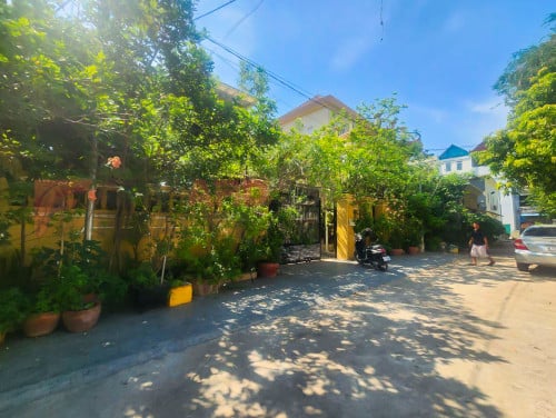 🏡6 Bedrooms villa available for rent in Phnom Penh Thmey area.