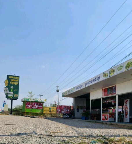 ដីលក់ នៅជាប់ផ្លូវជាតិលេខ 5ជិតស្ថានីយ៍ប្រេងឥន្ធនៈ ptt ទល់មុខធនាគារប្រាសាក់ស្រុកមោងឬស្សី