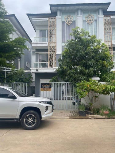 ផ្ទះវីឡាភ្លោះលក់បន្ទាន់